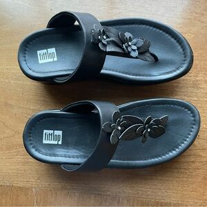 Fitflop Black Platform Wedge Toe-Post Sandals with Floral Design size US 6/EU 37